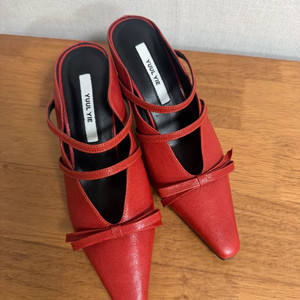 율이에 YUUL YIE 레드 리본 뮬 스틸레토 새상품 이미지