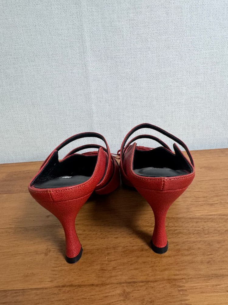 율이에 YUUL YIE 레드 리본 뮬 스틸레토 새상품 이미지