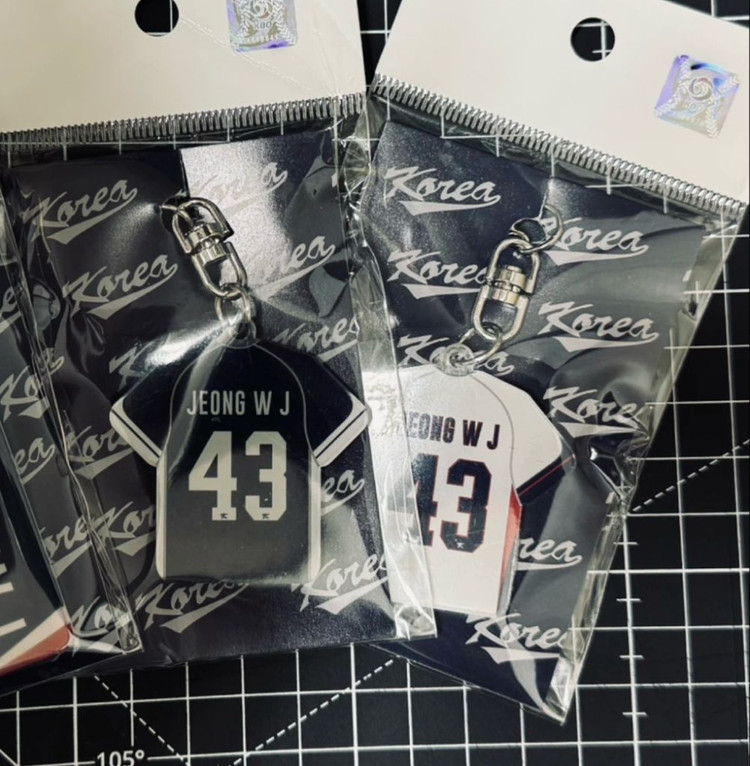 [미개봉] 한화이글스 문동주 / 문현빈 / 정우주 국가대표 명찰, 유니폼 카라비너 키링 이미지