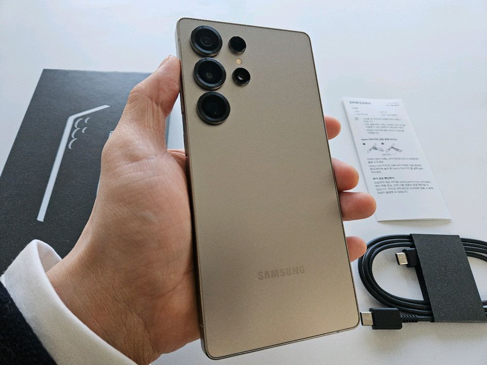 갤럭시S25울트라 256GB 그레이 자급제 풀박스 (삼케플 가입 가능) 정상해지 공기계--1