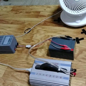 가정용 인버터 충전용 밧데리 필요하시면 가져가세요 ~ 가격 내려습니다 직거래만 받습니다 얼른사가세용 제발사가세용ㅠ