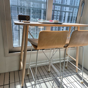 일룸 엘바 패밀리 바 테이블1200폭 + 폴 바스툴 의자 세트 팝니다. 이미지