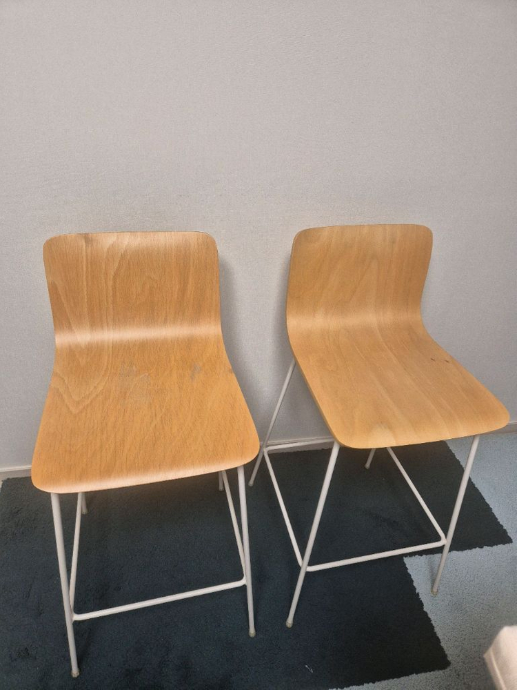 일룸 엘바 패밀리 바 테이블1200폭 + 폴 바스툴 의자 세트 팝니다. 이미지