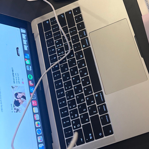 맥북 프로 터치바 13인치 2017년형 판매합니다 (박스 있음) 이미지