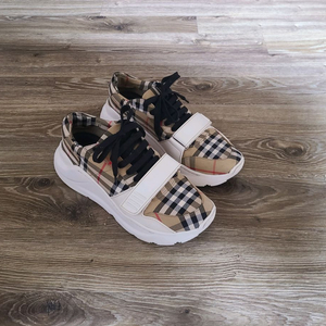 버버리 스니커즈 벨크로신발운동화로퍼나이키아디다스구찌루이비통디올프라다샤넬에르메스로로피아나