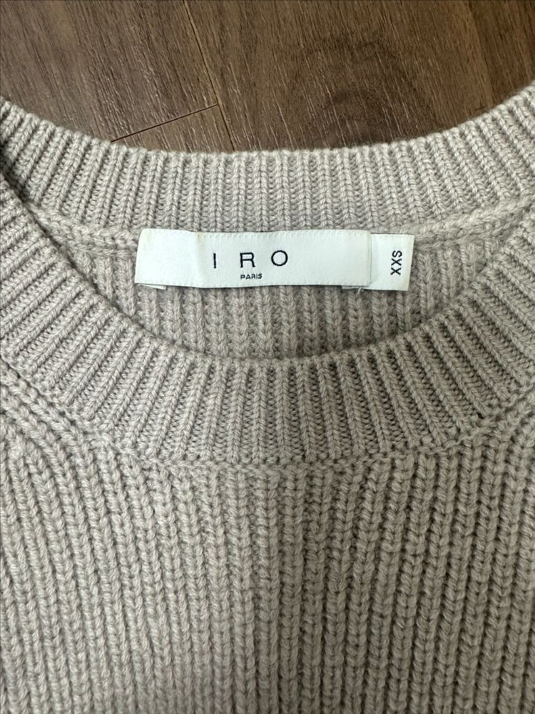 iro 니트 이미지