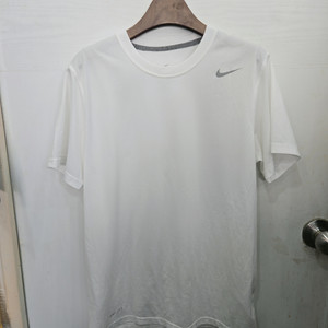 M,95 )) NIKE 나이키 드라이핏 반팔티셔츠! 화이트 & 그레이 로고!