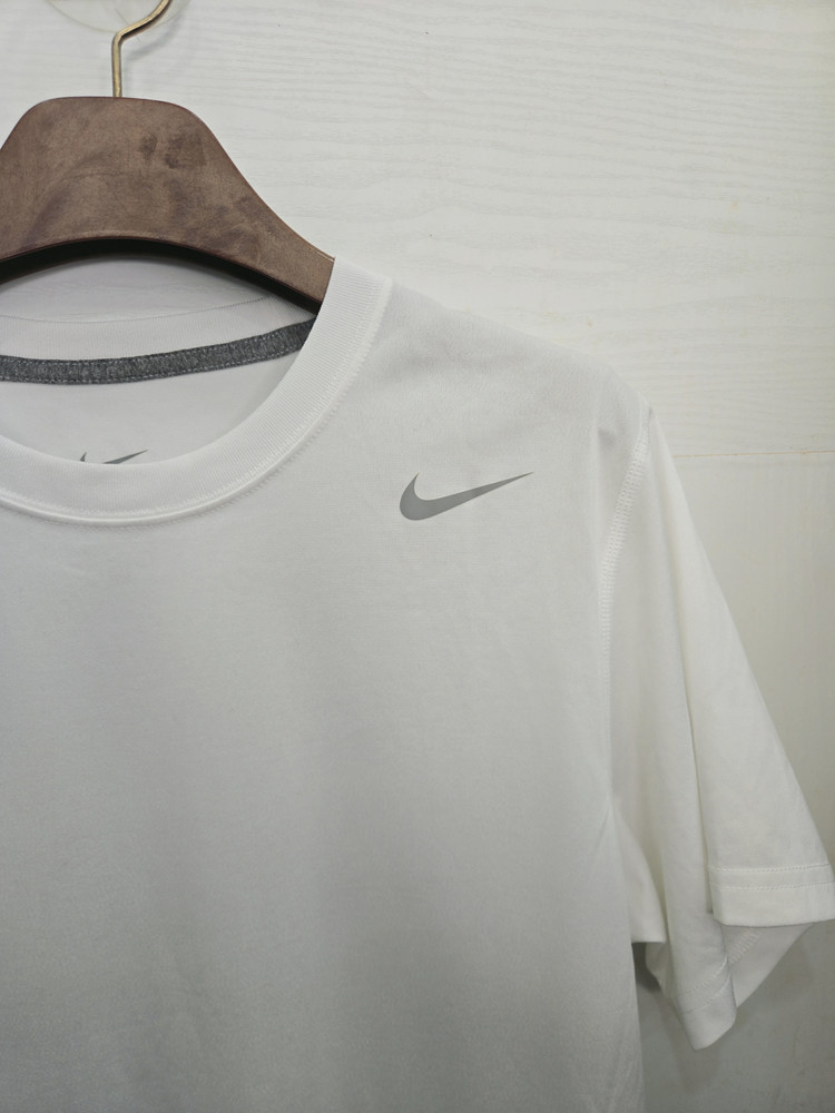 M,95 )) NIKE 나이키 드라이핏 반팔티셔츠! 화이트 & 그레이 로고!--1