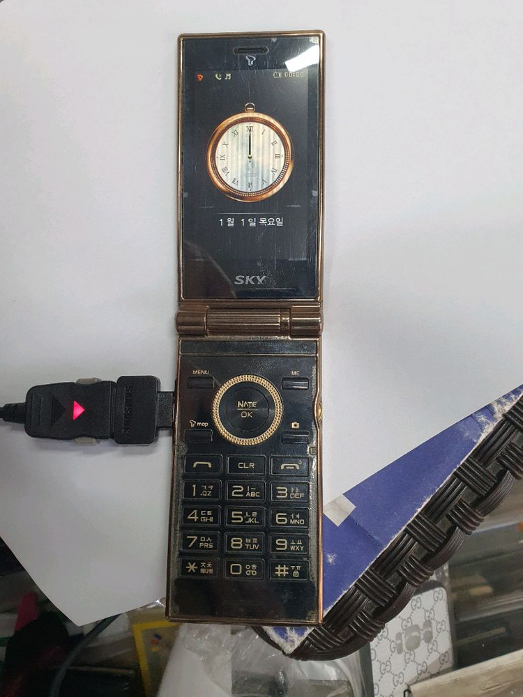 스카이IM U700S 듀퐁 폴더폰 옛날폰 2G폰 이미지