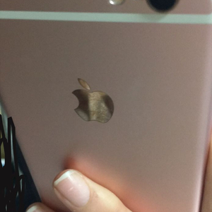 아이폰 6s 로즈골드 64기가 (갤럭시 공기계같은 다른 전자기기와 교환 또는 추금받아서 거래할 의사 있어요) 이미지