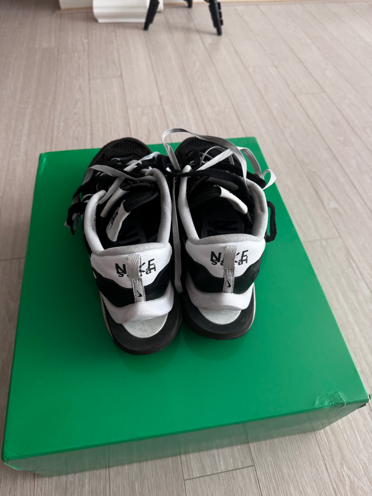 나이키 사카이 베이퍼와플 블랙 255--1