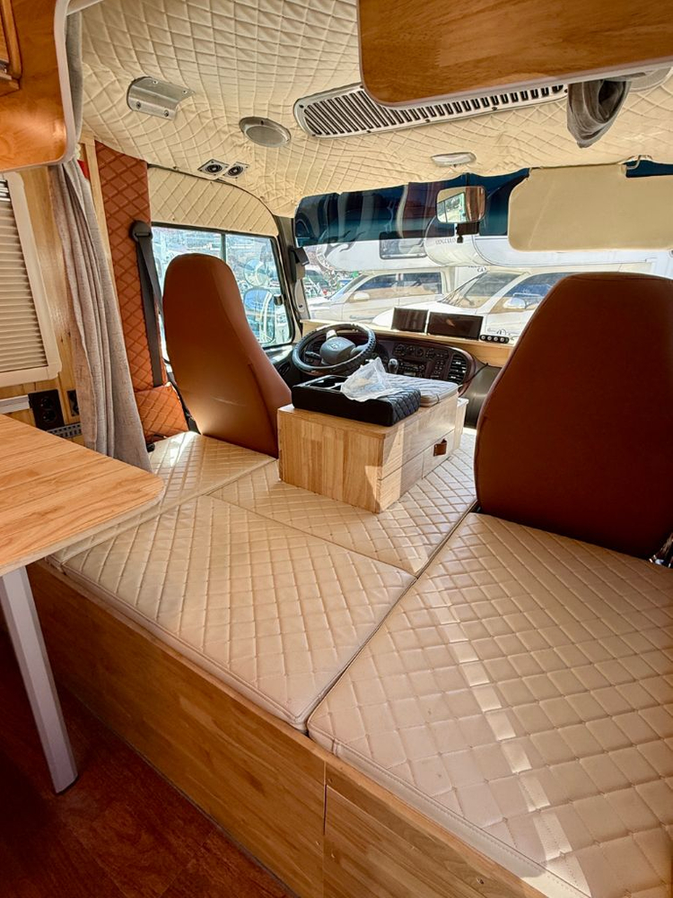 뉴카운티 캠핑카 2013년식 인산철1600a 이미지