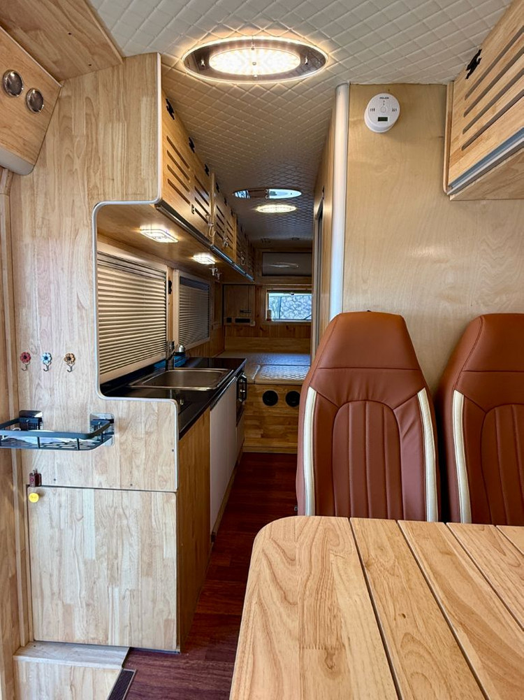 뉴카운티 캠핑카 2013년식 인산철1600a 이미지