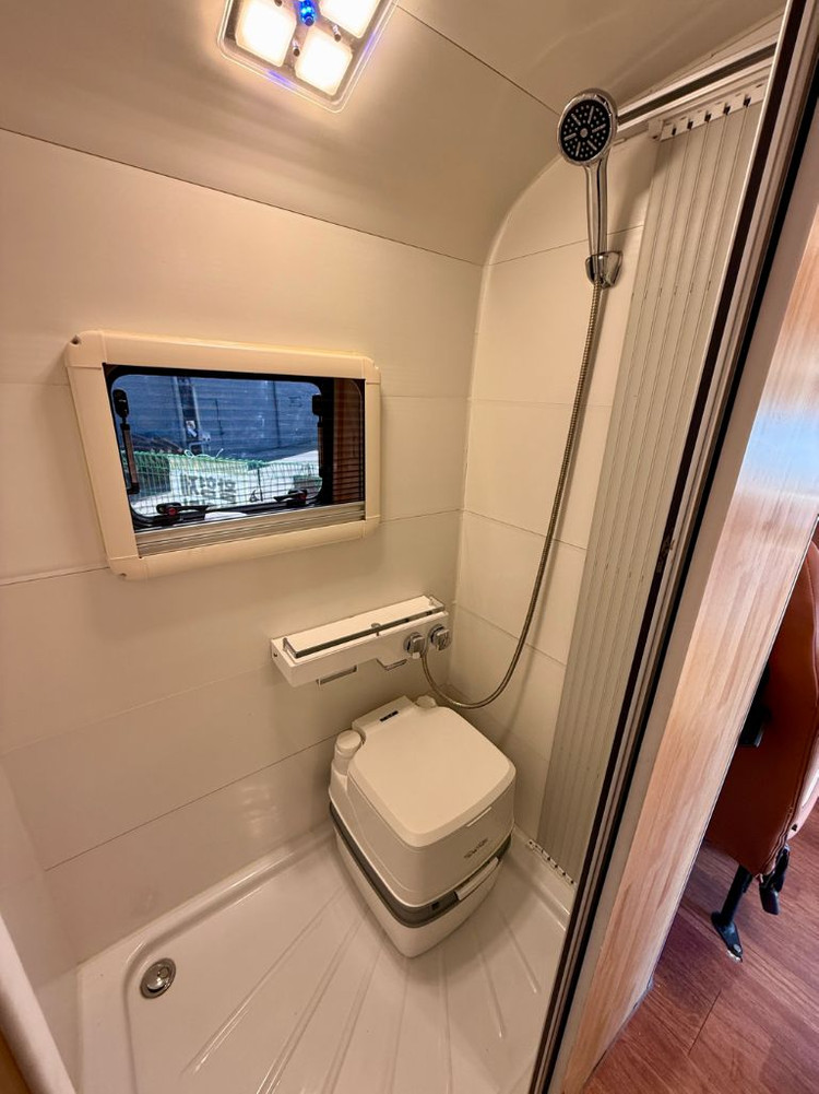 뉴카운티 캠핑카 2013년식 인산철1600a 이미지