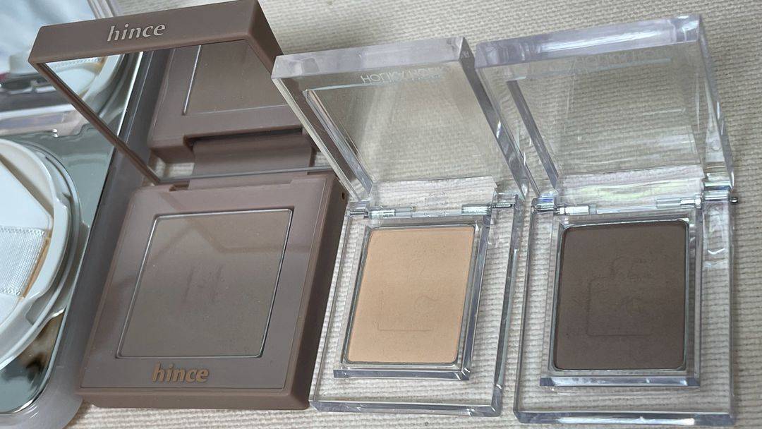 클리오 킬커버 파운웨어 쿠션 21엔 리넨, 힌스 섀도우 빌드온, 홀리카 섀도우 바닐라쉬폰, 그레이캣 이미지