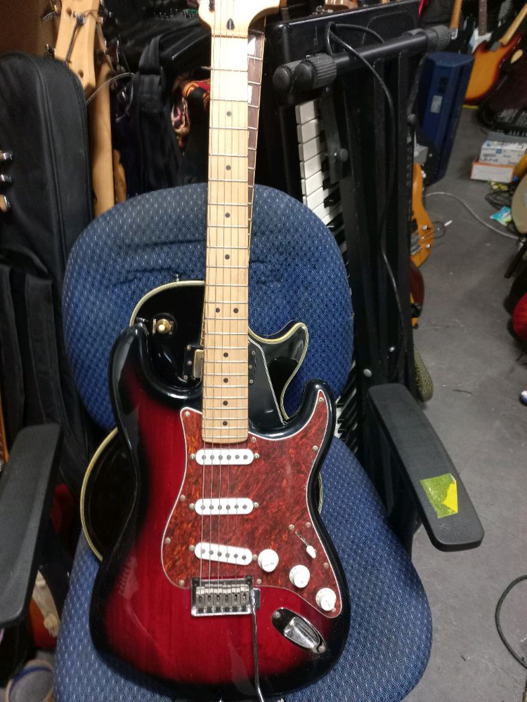 스콰이어 펜더 스텐다드 일렉기타 이미지