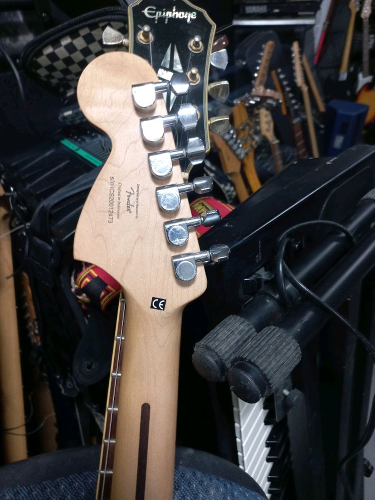 스콰이어 펜더 스텐다드 일렉기타 이미지