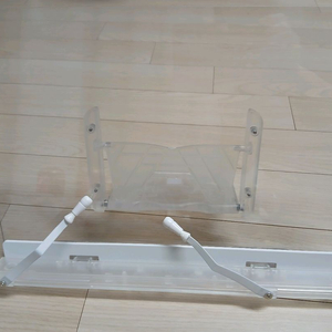 투명 아크릴 독서대 이미지
