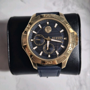베르사체 남성 금장시계 풀박스 새상품 이미지