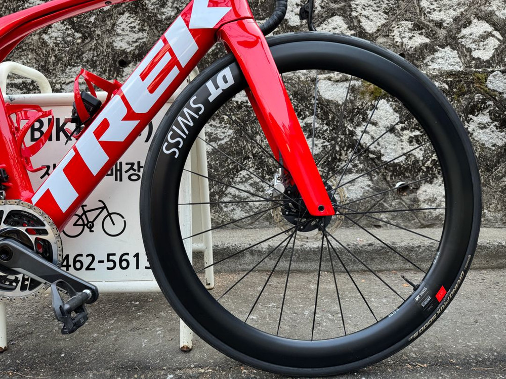 트렉 마돈 6세대 커스텀 - 스램 레드 eTap + DT ARC1100 + 일체형 카본 핸들바 이미지