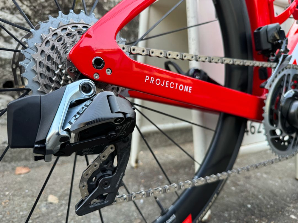 트렉 마돈 6세대 커스텀 - 스램 레드 eTap + DT ARC1100 + 일체형 카본 핸들바 이미지