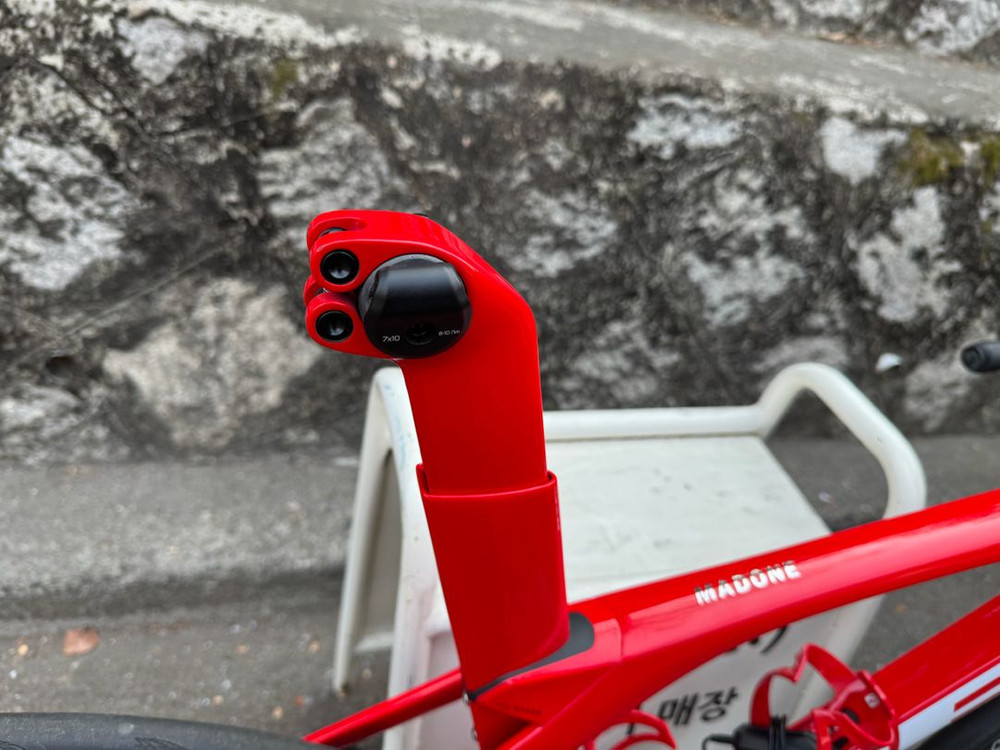 트렉 마돈 6세대 커스텀 - 스램 레드 eTap + DT ARC1100 + 일체형 카본 핸들바 이미지