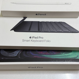 아이패드 프로 1세대 11인치 64gb wifi + 스마트 키보드 폴리오 + 애플펜슬 2세대 이미지