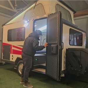 캠핑 카라반 트레일러