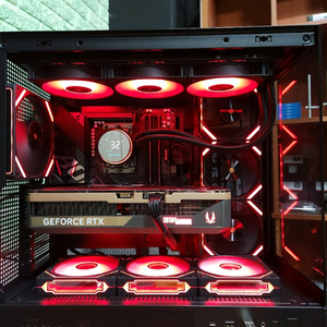 미사용 ) 9800X3D & RTX5070TI 게이밍 컴퓨터 PC 판매 이미지
