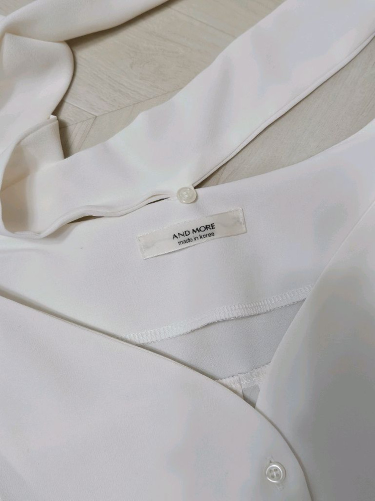 여성 타이 블라우스 새상품 이미지