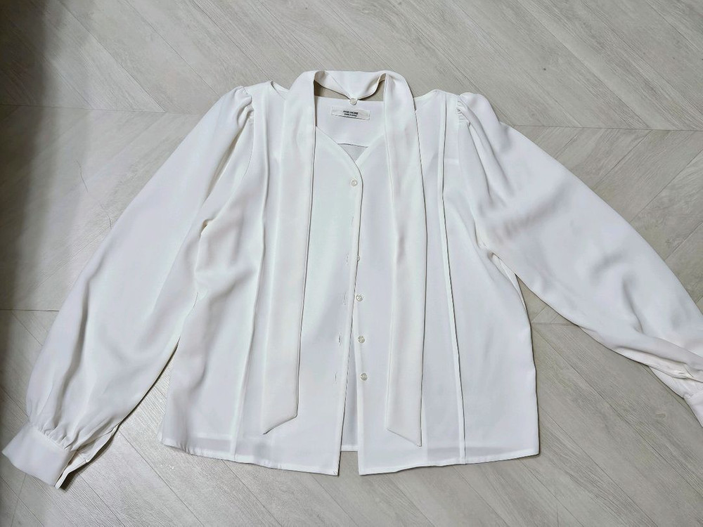 여성 타이 블라우스 새상품 이미지