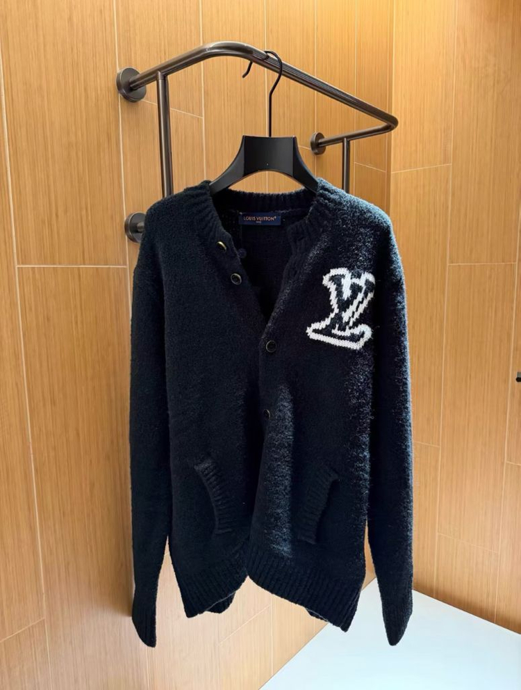 루이비통 청키 인따르시아 시그니처 가디건 이미지
