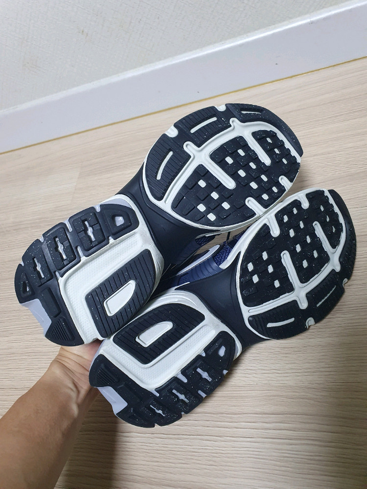 나이키 v2k 런 운동화 270--5