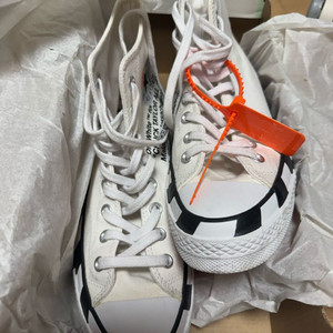 오프화이트 컨버스 척70 하이 v2 2018