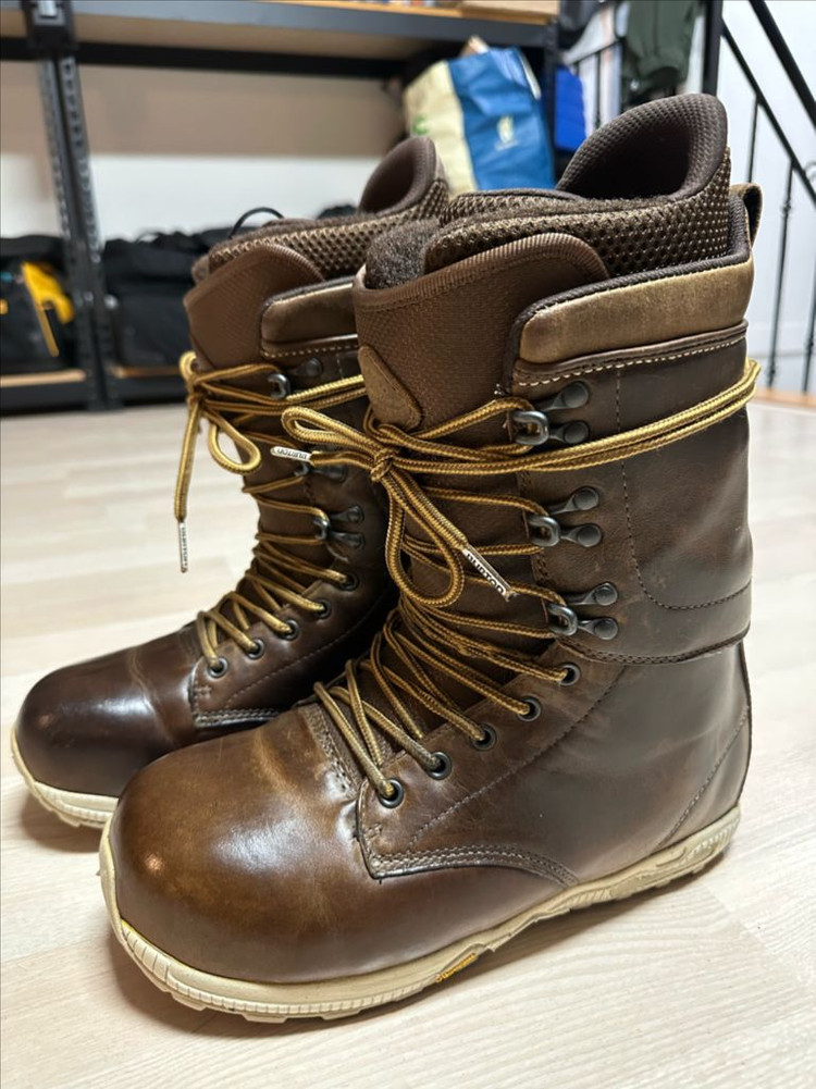 버튼 x 레드윙 콜라보 스노우보드 부츠 270--1