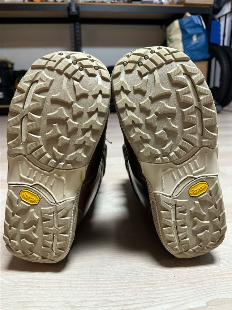 버튼 x 레드윙 콜라보 스노우보드 부츠 270--3