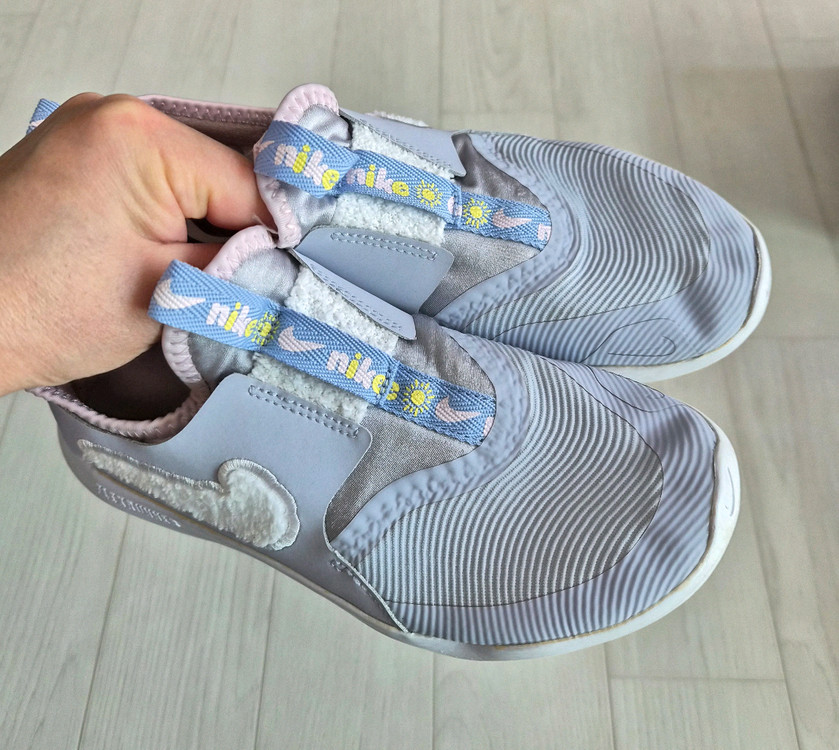 나이키 운동화 220사이즈 내놓습니다.--2