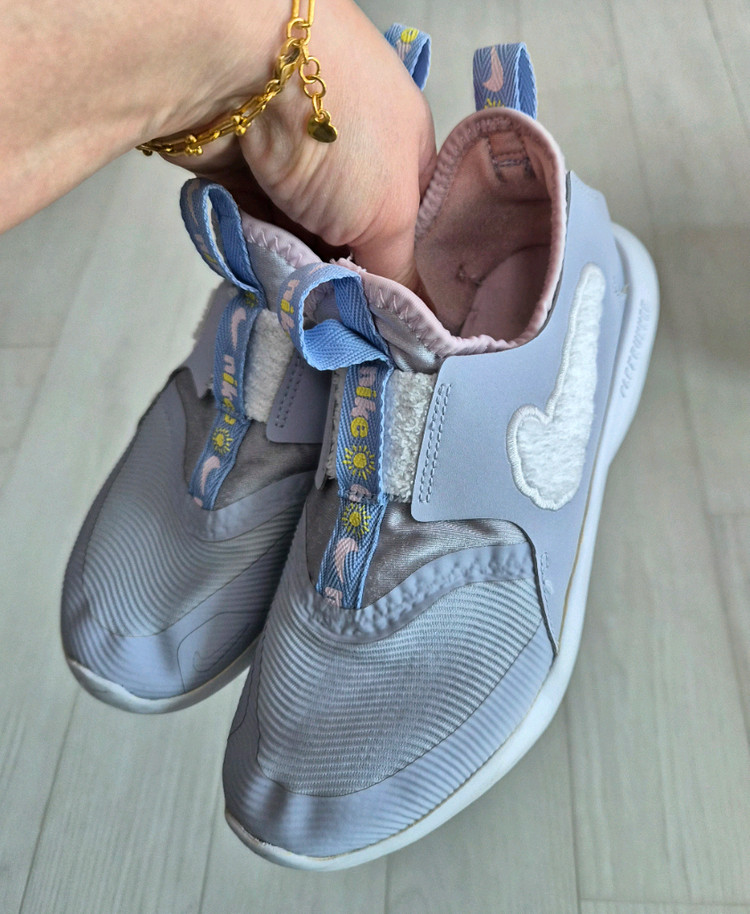 나이키 운동화 220사이즈 내놓습니다.--3