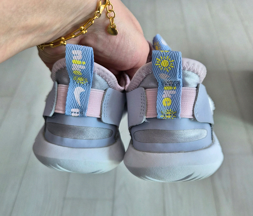 나이키 운동화 220사이즈 내놓습니다.--4