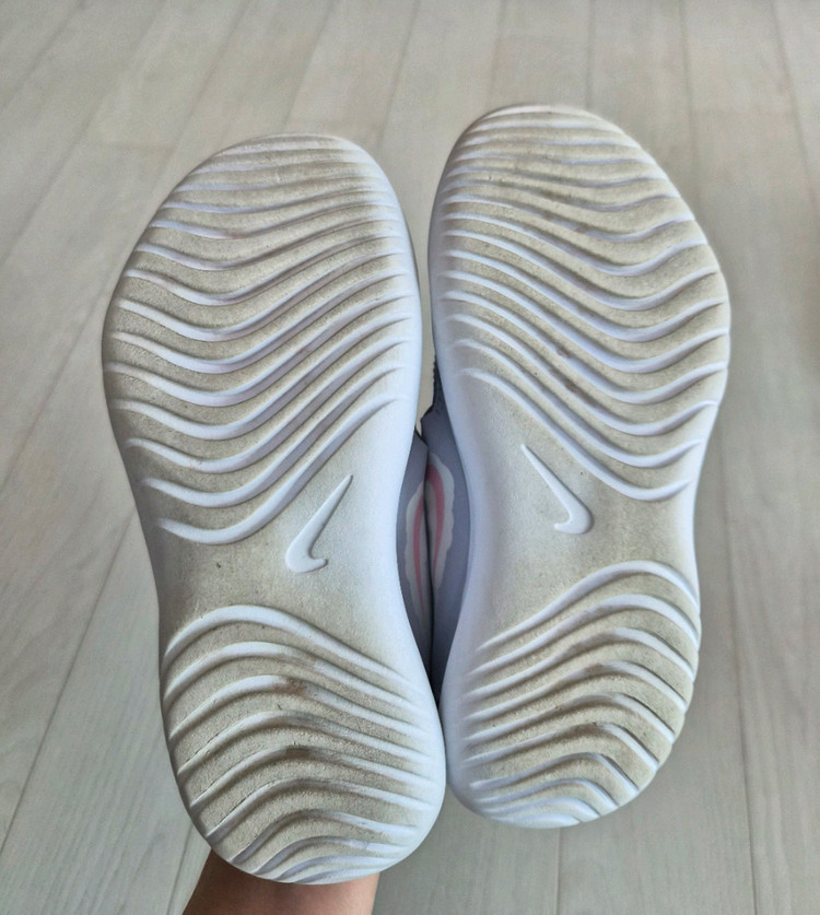 나이키 운동화 220사이즈 내놓습니다.--7