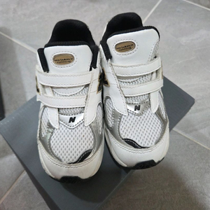 뉴발란스키즈 운동화 2002 이미지