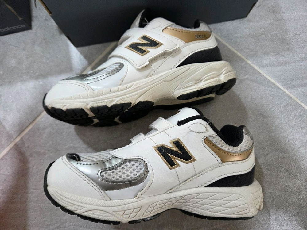 뉴발란스키즈 운동화 2002 이미지