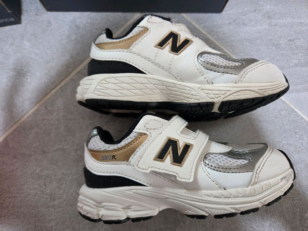 뉴발란스키즈 운동화 2002 이미지