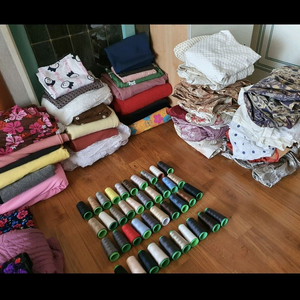 미싱부자재미싱실및각종원단쓸려고모았음초보자연습용으로저렴히3만5천원그외옷5개덤