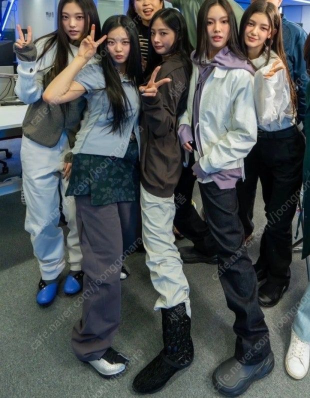 나이키 에어 슈퍼플라이 실버 245--1