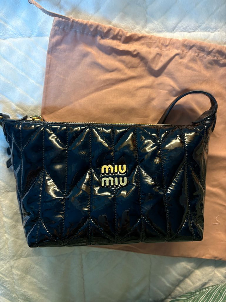 미우미우 스피릿 마테라쎄 시레백 블랙 페이턴트 미니백--1