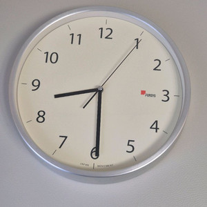 Fursys 퍼시스 벽시계 팝니다. [무소음 아닙니다] 이미지