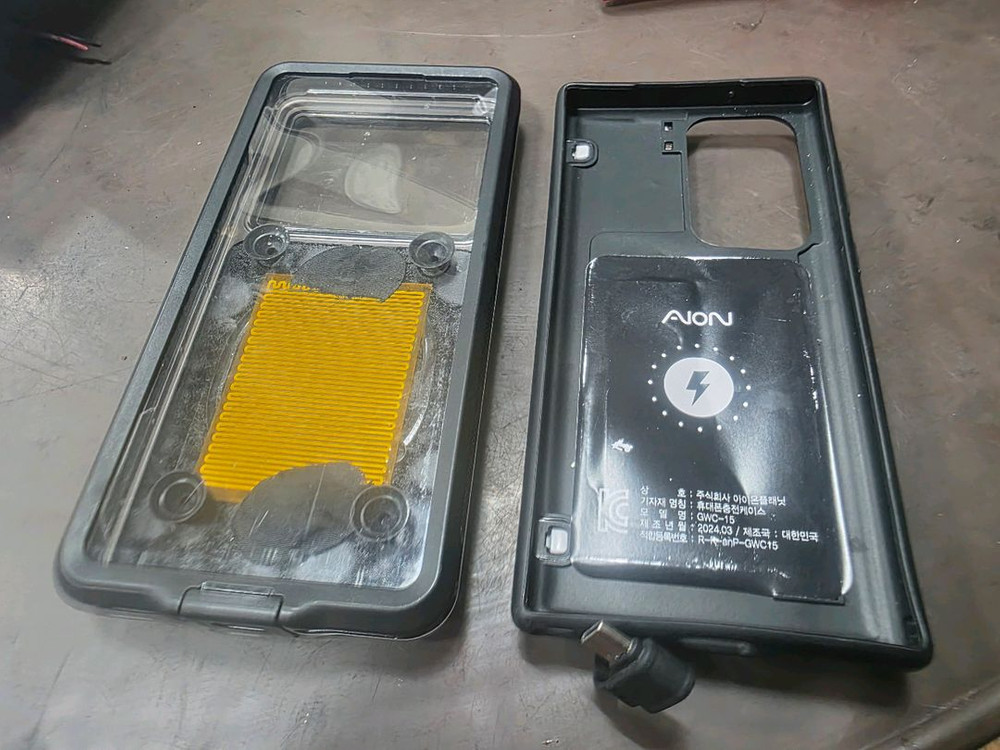 갤럭시 S23울트라 자석 케이스(일반,방수) 2종 팝니다--1