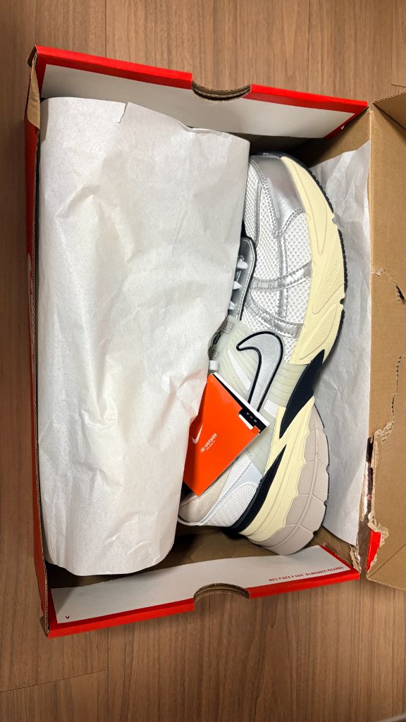 [300] 나이키 V2K 런 메탈릭 실버--3