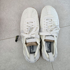 자크뮈스나이키문슈즈(US W7 M5.5)